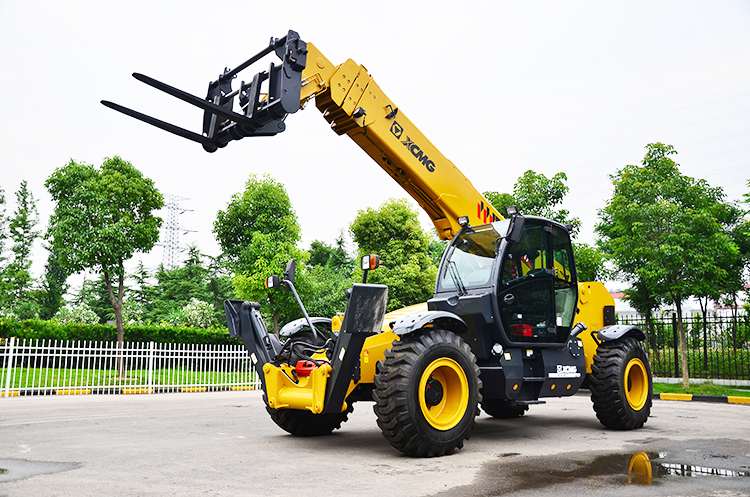 XCMG Official 4.5 ton telehandler XC6-4517K chinese 17m telehandler forklift with attachments price